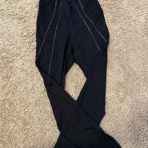 Chic Black Leggings with Contrast Stitching
